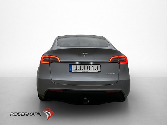 Tesla Model Y 8 of 30