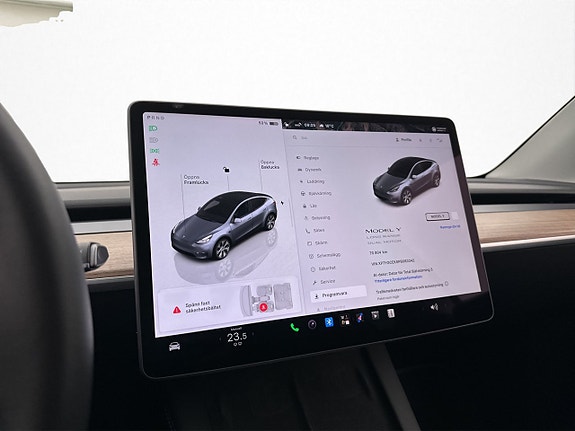 Tesla Model Y 24 of 30