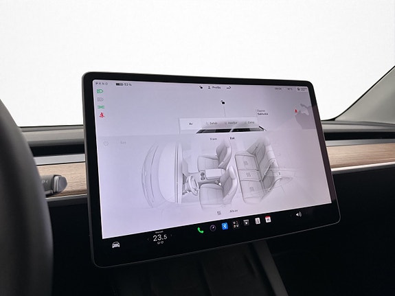 Tesla Model Y 21 of 30