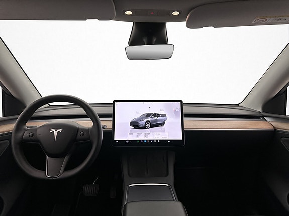 Tesla Model Y 15 of 30