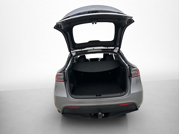 Tesla Model Y 11 of 30
