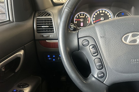 Hyundai Santa Fe 12 of 19