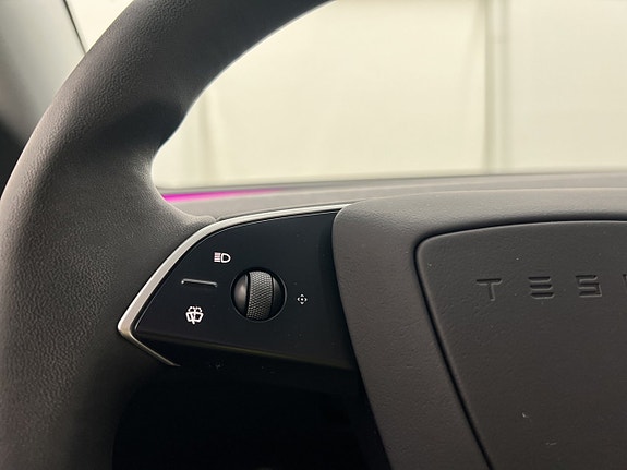 Tesla Model Y 12 of 30