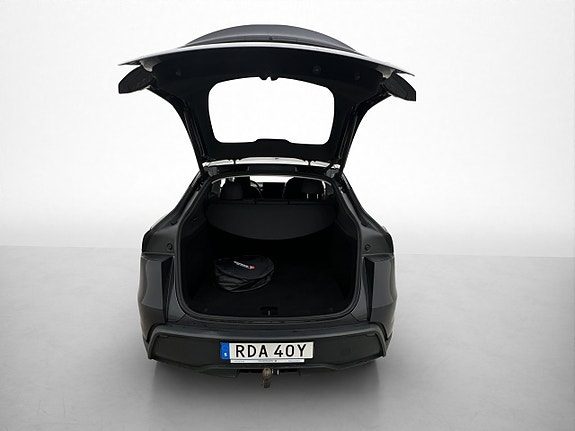 Tesla Model Y 26 of 30