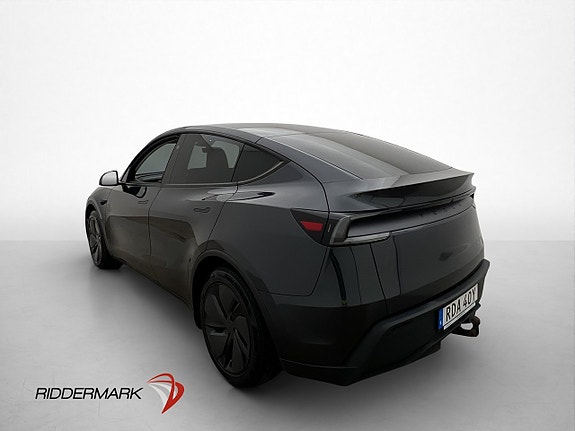Tesla Model Y 8 of 30