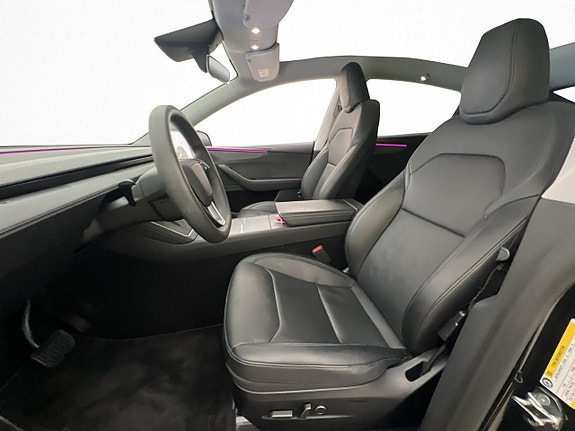 Tesla Model Y 9 of 30