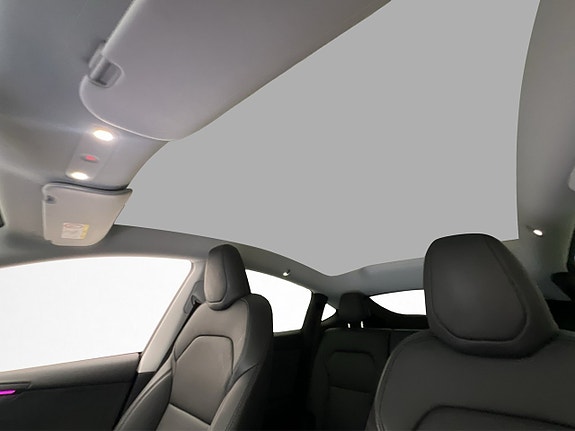 Tesla Model Y 10 of 30