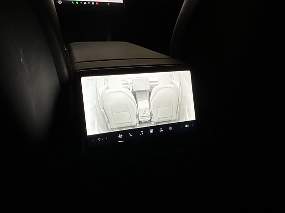 Tesla Model Y 24 of 30