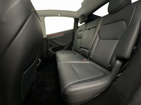 Tesla Model Y 25 of 30