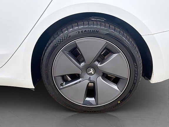 Tesla Model 3 27 of 30