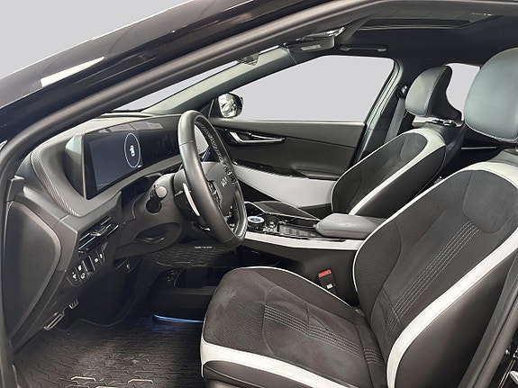 Kia EV6 8 of 15