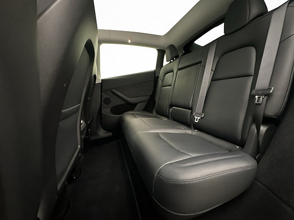 Tesla Model Y 29 of 30
