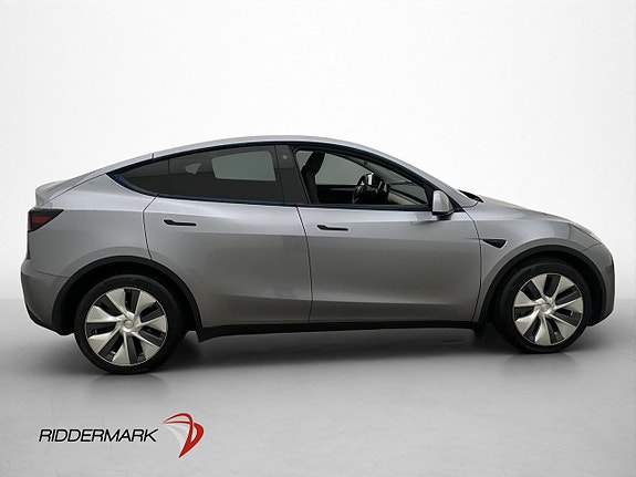 Tesla Model Y 10 of 30