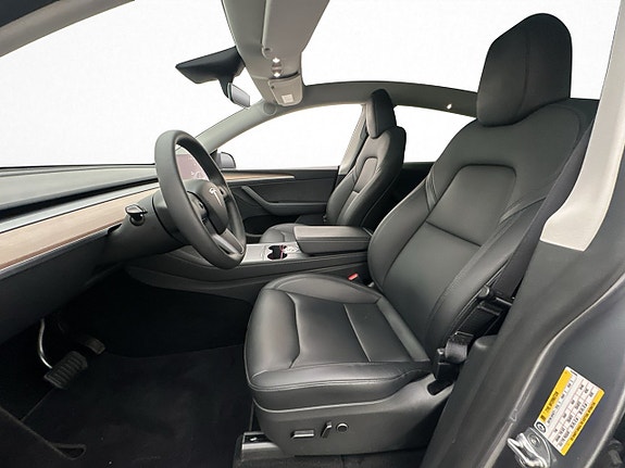 Tesla Model Y 13 of 30