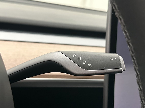 Tesla Model Y 19 of 30