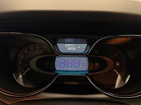 Renault Captur 5 of 16