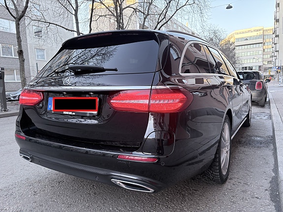 Mercedes-Benz E300 de 3 of 8