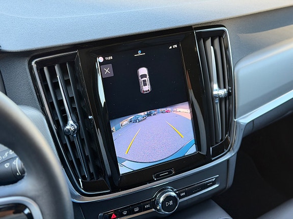 Volvo V90 Cross Country 18 of 23