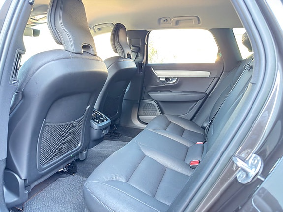 Volvo V90 Cross Country 10 of 23