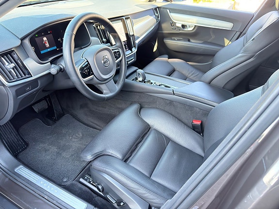 Volvo V90 Cross Country 8 of 23