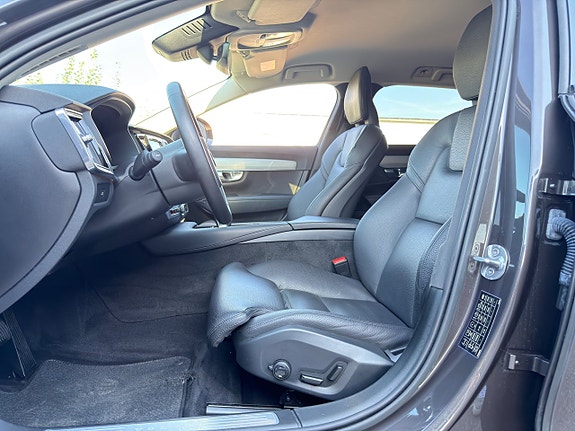 Volvo V90 Cross Country 9 of 23