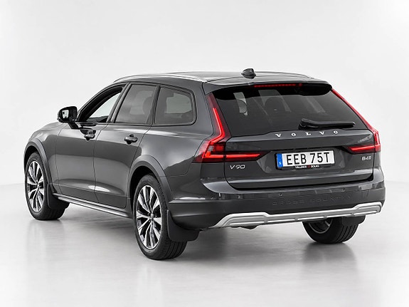 Volvo V90 Cross Country 7 of 23