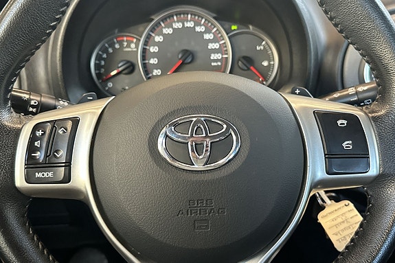 Toyota Yaris 11 of 13