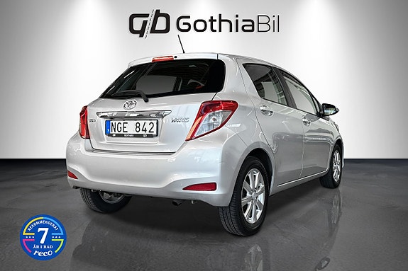 Toyota Yaris 4 of 13