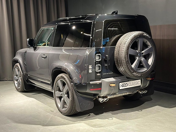 Land Rover Defender 90 8 of 24