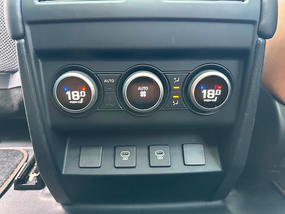 Land Rover Defender 90 19 of 24