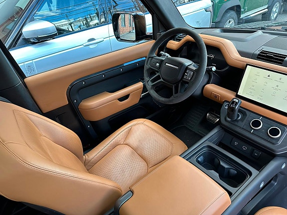 Land Rover Defender 90 12 of 24