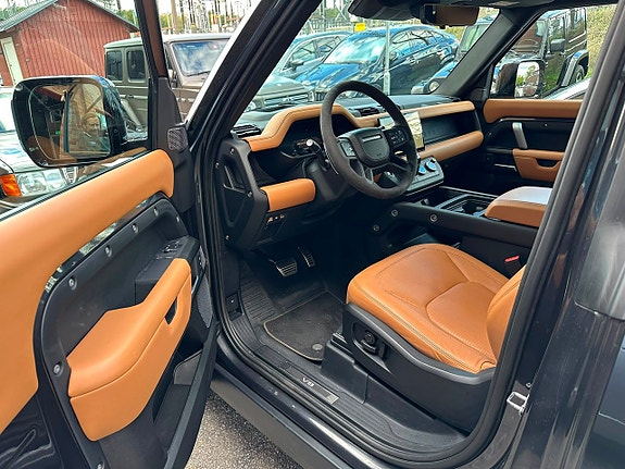 Land Rover Defender 90 11 of 24