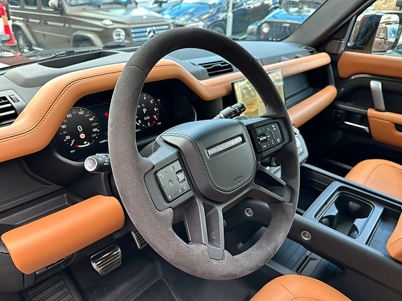 Land Rover Defender 90 13 of 24