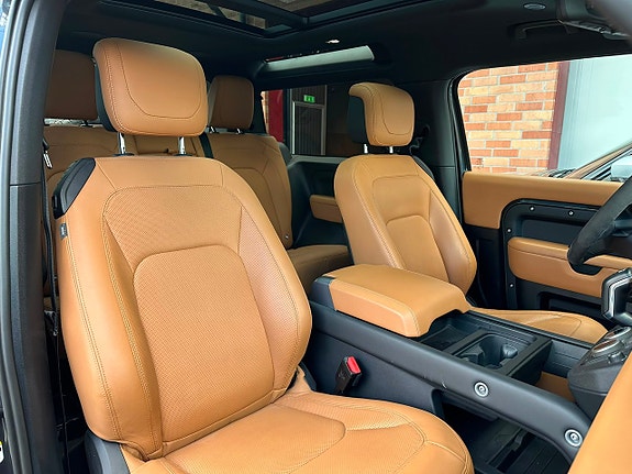 Land Rover Defender 90 14 of 24