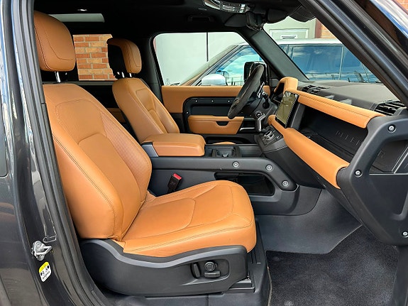 Land Rover Defender 90 15 of 24