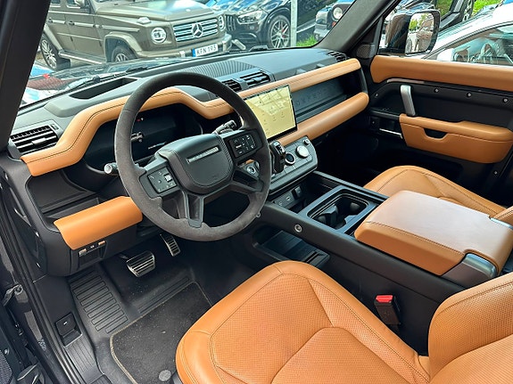 Land Rover Defender 90 10 of 24