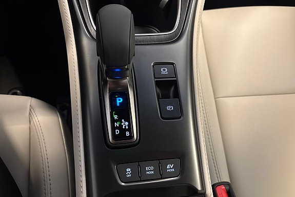 Lexus LBX 16 of 22