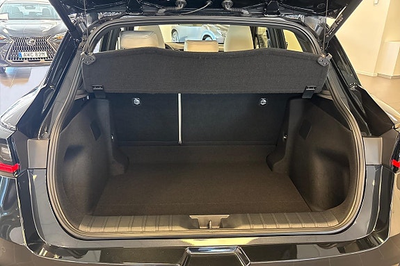 Lexus LBX 19 of 22
