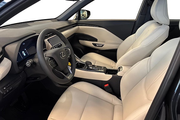 Lexus LBX 6 of 22