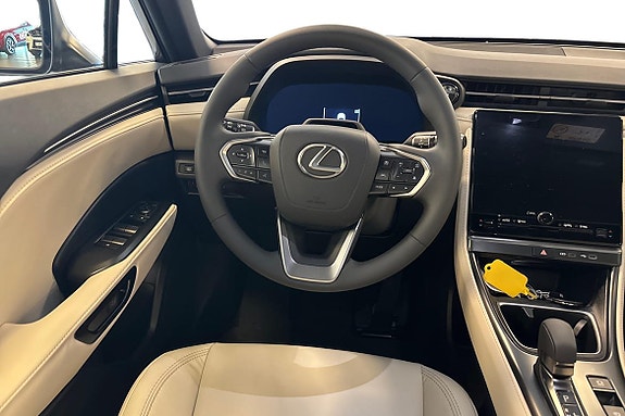Lexus LBX 7 of 22