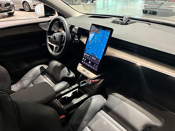 Volvo ES90 15 of 21
