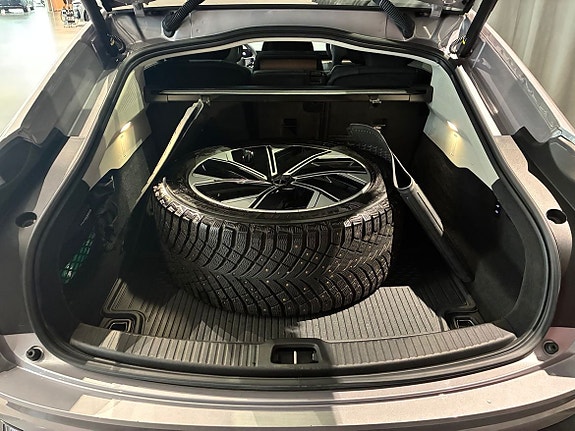 Volvo ES90 13 of 21