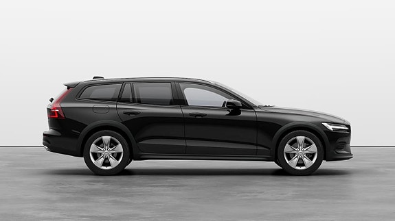 Volvo V60 Cross Country 2 of 7