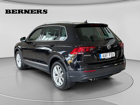 Volkswagen Tiguan 3 of 9