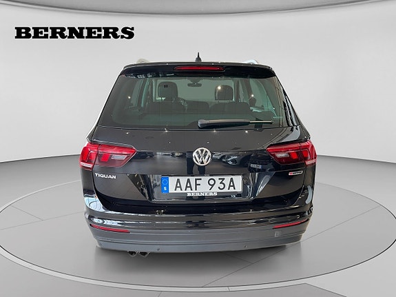 Volkswagen Tiguan 4 of 9