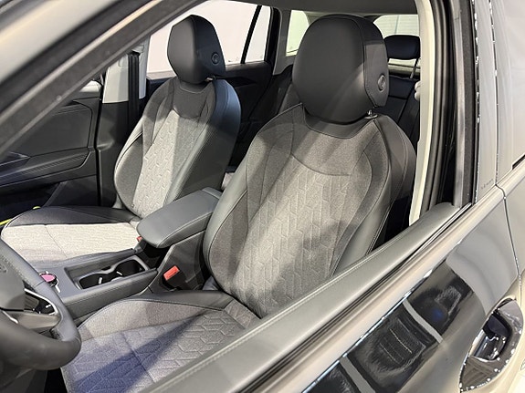 Volkswagen Tiguan 5 of 23