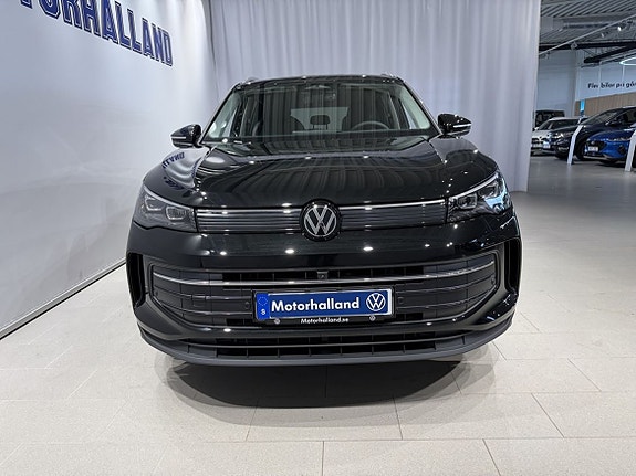 Volkswagen Tiguan 3 of 23
