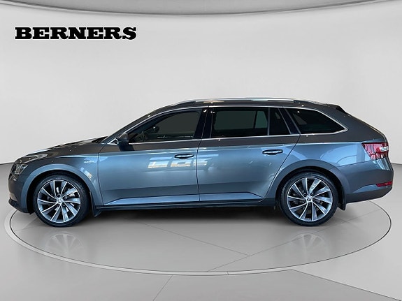 Skoda Superb 2 of 9