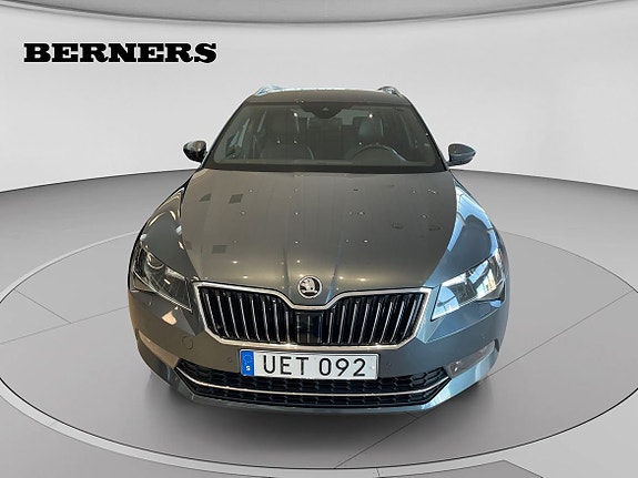 Skoda Superb 5 of 9