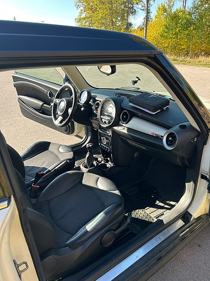 MINI Cooper 8 of 11